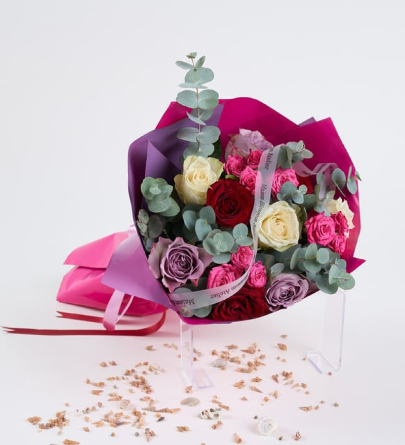 Lila Bukette Lila, Pembe, Beyaz ve Kırmızı Güller